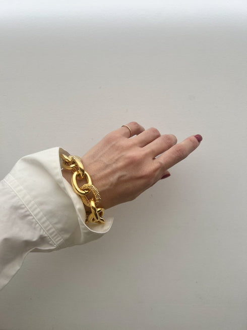 caviar chain brace